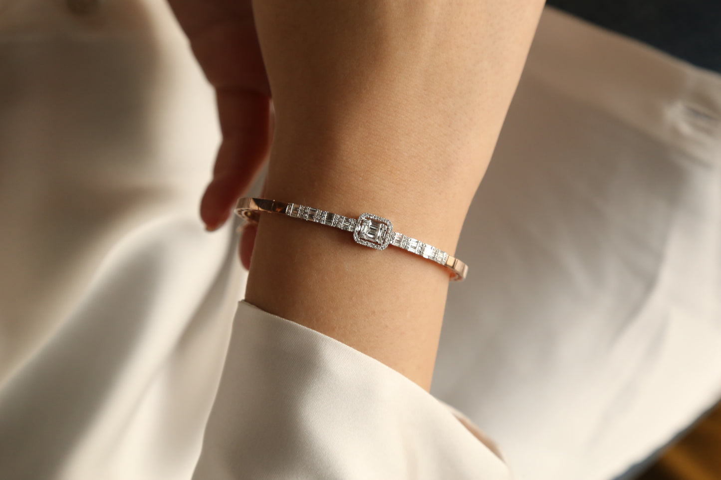 0.60 Karat Pırlanta Baget Kelepçe